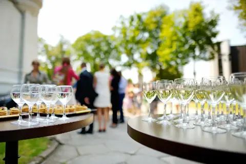 Do's & don'ts of BEOs (+ free BEO template for event planners)